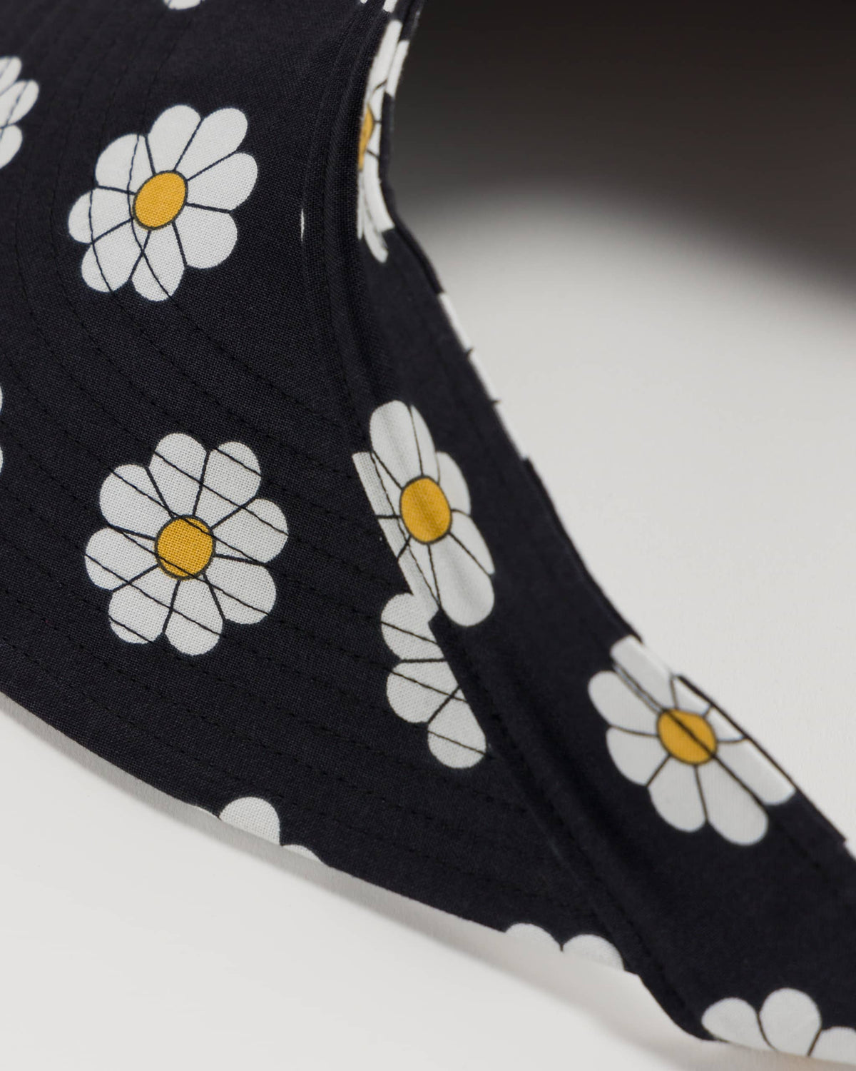 Visor - Black Daisy