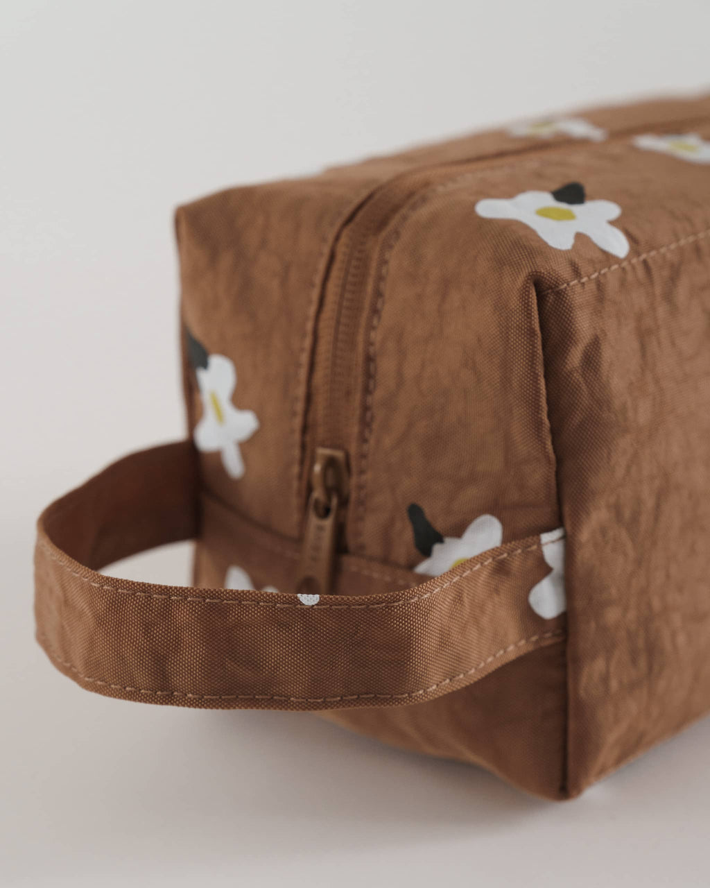 Dopp Kit - Painted Daisy