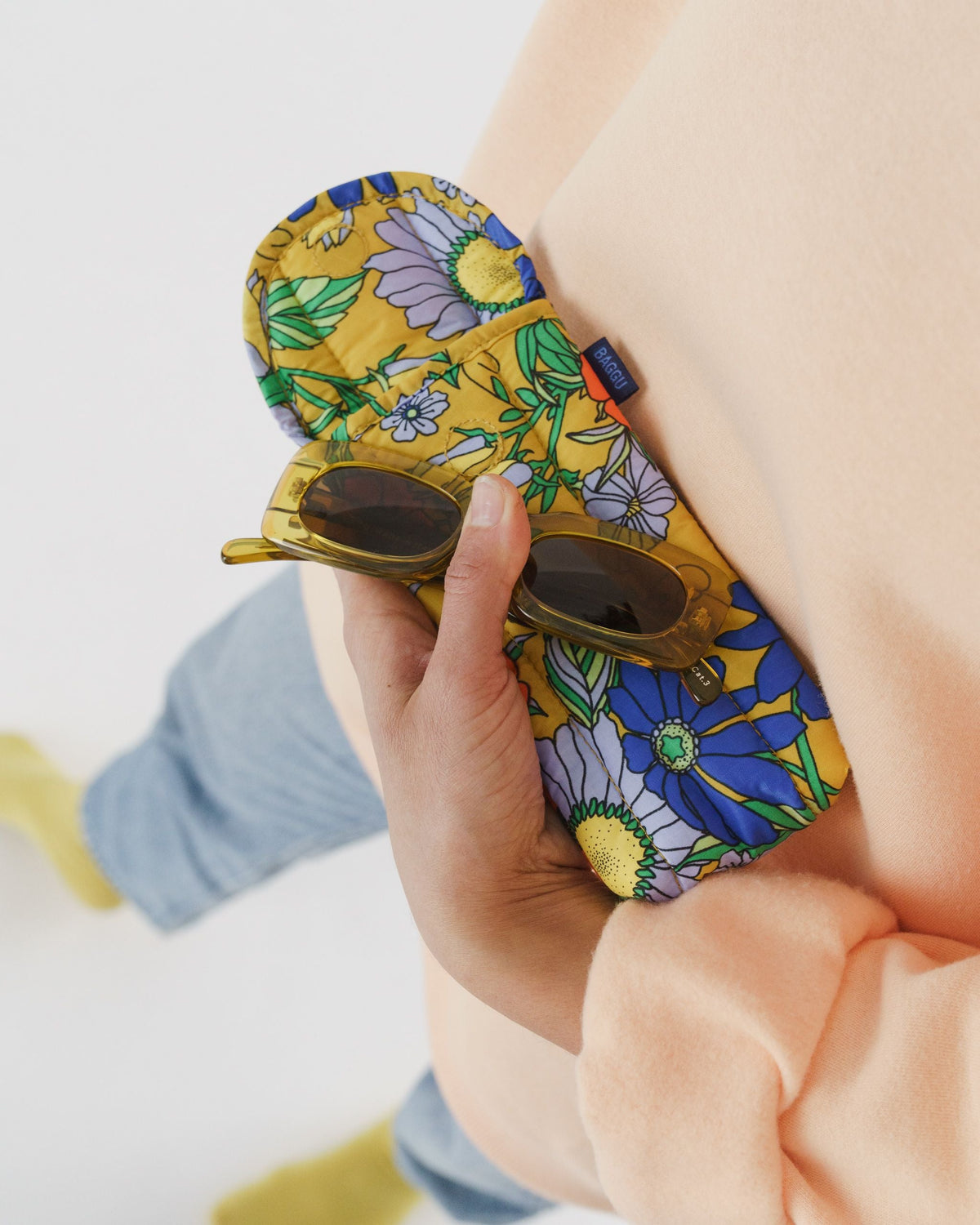 Puffy Glasses Sleeve - Wallpaper Floral