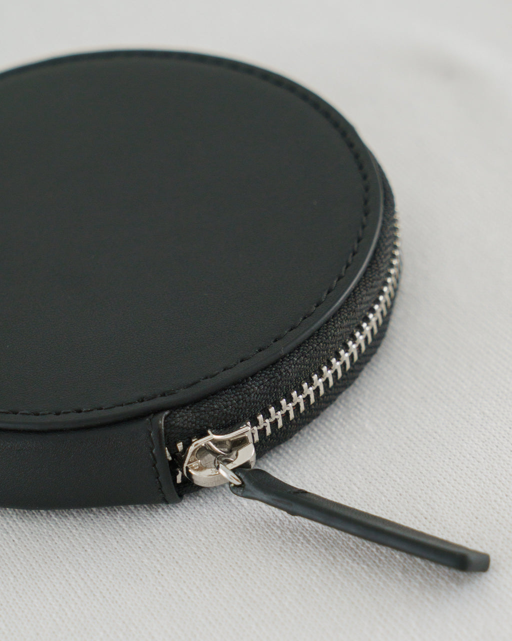 Circle Wallet - Black