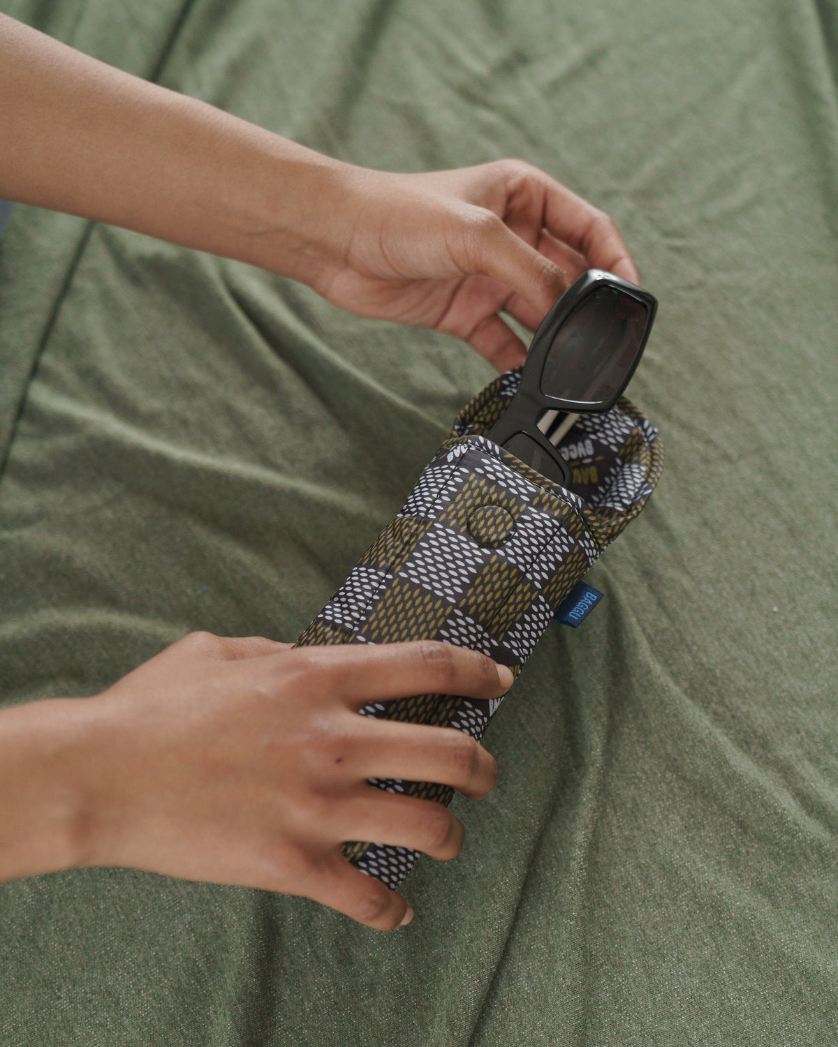 Puffy Glasses Sleeve - Woven Check