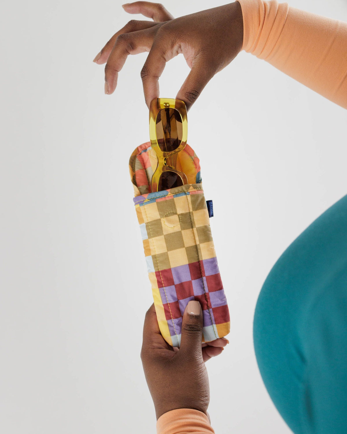 Puffy Glasses Sleeve - Medium Check Multi